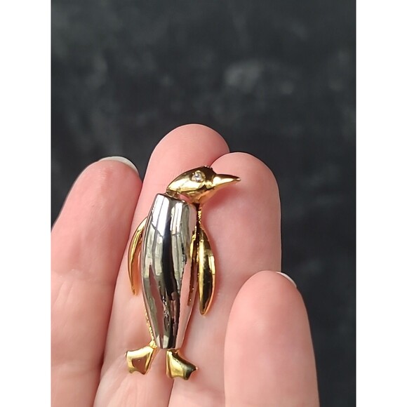 Penguin Two Toned Metal Rhinestone Eye Brooch Vintage Costume Jewelry - Picture 3 of 10